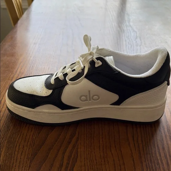 ALO Yoga Black and White Sneakers- Great condition - Picture 6 of 14